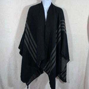 BB Dakota gray and black cape.